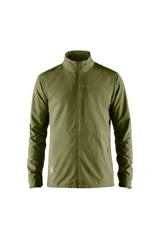 Campera verde militar con cierre frontal, cuello alto y un bolsillo vertical en el pecho.