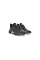 Championes de golf Ecco Biom C4, color negro, con sistema de ajuste BOA y suela con tecnología de tracción progresiva. Presenta detalles en gris claro y azul en la entresuela.