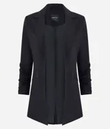 Blazer sastrero alargado color marrón, confeccionado en poliéster con elastano, con solapas clásicas, mangas largas fruncidas y bolsillos ojal simulados.