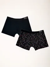 Pack de dos bóxers de largo medio, uno liso negro y otro estampado con puntos de colores. Con elástico visible en la cintura con la marca Prili.