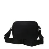 Bandolera Puma modelo Her Crossbody Bag, de color negro con cierre superior, bolsillo frontal con cremallera y el logo de la marca bordado en gris. Cuenta con correa ajustable para el hombro.