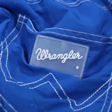 Short de baño azul de corte regular fit con cintura elástica ajustable con cordón y pespuntes blancos a contraste.