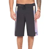 Boardshort Quiksilver Highline de 22 pulgadas de largo, color negro con cintura fija, cordón de ajuste y paneles laterales con estampado de puntos en tonos degradados.