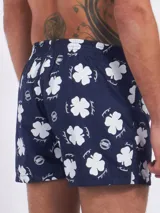 Bóxer de algodón blanco con estampado de flores pequeñas color celeste, con cintura elástica y logo de la marca en el centro.