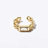 Trepadora enchapada en oro con forma de anillo, con una zirconia rectangular.