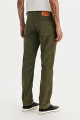 Pantalón de pana verde oliva, corte slim fit, tiro medio y cinco bolsillos.
