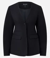 Blazer de sastrería negro de corte entallado, sin cuello, con escote en V profundo, manga larga y cierre frontal de un botón. Cuenta con bolsillos frontales con tapa, recortes estructurados y tira trasera con hebilla.