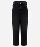 Pantalón baggy de jean color gris oscuro, de tiro medio y corte holgado, con bolsillos frontales y traseros.