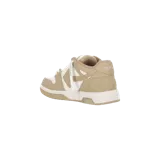 Zapatillas bajas Off-White modelo Out Of Office, combinación de color blanco y beige, con diseño de inspiración retro, suela de goma y la característica brida zip-tie de la marca.