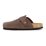 Zuecos de cuero color marrón para hombre, con una tira ajustable con hebilla metálica, plantilla de corcho y suela de goma antideslizante.