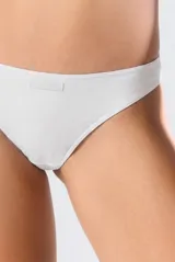 Bombacha tipo colaless de algodón, con diseño minimalista y etiqueta de la marca CaroCuore en el frente.