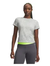 Remera deportiva de manga corta Under Armour, color gris con diseño estampado jaspeado. Cuenta con cuello redondo y perforaciones láser en los hombros para mayor ventilación.