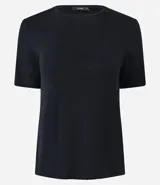 Blusa básica femenina tipo t-shirt, color bordó, confeccionada en viscosa con cuello redondo y mangas cortas.