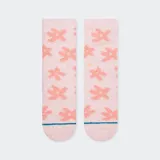Medias de caña alta color rosa claro con estampado de flores rosas.