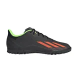 Championes de fútbol Adidas X Speedportal 4 para césped sintético, color negro con detalles en naranja y verde neón. Presentan un diseño aerodinámico con textura en la superficie para un mejor control del balón y suela con tapones pequeños para mayor tracción.