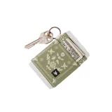 Billetera elástica de tejido resistente color verde con estampado floral blanco, diseñada para tarjetas y efectivo, con llavero incorporado.