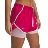 Shorts deportivos de mujer Under Armour con diseño 2 en 1, que combina un pantalón corto exterior ligero en color fucsia con un short de compresión interior en color rosado claro. Cuenta con cintura elástica, paneles de malla para ventilación y bolsillo lateral con cierre.