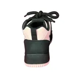 Championes de estilo skate con plataforma, combinando paneles en color rosa claro y negro. Presentan un diseño con cordones gruesos negros y suela de plataforma en dos tonos.