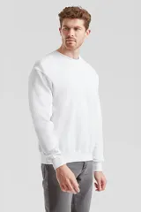 Buzo deportivo de corte clásico y escote redondo, confeccionado en tejido de algodón y poliéster. Presenta puños y ruedo acanalados, con un diseño minimalista y versátil.