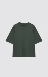 Remerón de algodón premium en color verde, con corte relajado, hombros caídos y mangas cortas amplias.