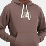 Buzo marrón con capucha y cordones blancos, logo de New Balance estampado en el pecho, bolsillo tipo canguro y ribetes en marrón oscuro.
