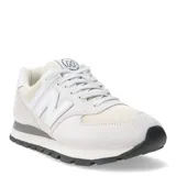 Championes urbanos New Balance modelo 574, color beige con detalles en blanco. Confeccionados en una combinación de gamuza y malla, presentan el logo 'N' característico en los laterales, entresuela con tecnología ENCAP para mayor soporte y suela de goma robusta.