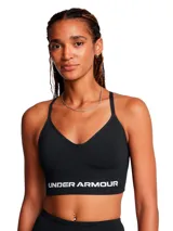 Top deportivo de bajo impacto Under Armour, confeccionado en tejido sin costuras con ventilación estratégica. Presenta escote en V, tirantes finos ajustables con diseño de espalda cruzada y banda elástica inferior con el logo de la marca estampado.