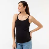 Camiseta de tirantes negra diseñada para lactancia, con breteles ajustables y clips de apertura rápida en los hombros. Confeccionada en algodón, presenta un corte entallado y versátil.