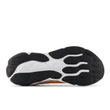 Championes New Balance modelo 460 V4, color naranja claro con detalles en amarillo pálido y logo 'N' en el lateral. Tienen una suela gruesa blanca y detalles en negro en la suela exterior.