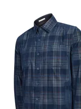 Camisa de cotelé azul de manga larga con estampado de cuadros escoceses, cuello camisero, cierre frontal con botones y dos bolsillos en el pecho.