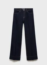 Pantalón de jean de tiro medio color azul oscuro, corte wide leg con cuatro bolsillos y costura ancha en el bajo. Cierre frontal con cremallera y botón.