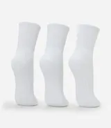 Kit de tres pares de medias deportivas blancas de caña media, con suela de toalla y tejido texturizado.