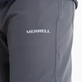 Pantalón convertible de hombre en color gris, diseñado para actividades al aire libre. Presenta un corte recto, cintura ajustable con cinturón incluido, múltiples bolsillos con cierre y tecnología repelente al agua. La prenda permite desmontar la parte inferior de las piernas para transformarse en shorts.