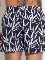 Bóxer Kevingston de algodón blanco con estampado integral de labios rojos. Cuenta con cintura elastizada y etiqueta de la marca en el frente.