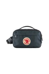 Riñonera verde azulado de tela Vinylon F resistente al agua, con logo reflectivo de la marca en el frente. Tiene correa ajustable, cierre principal con doble cursor, dos bolsillos externos con cierre y un bolsillo interno con clip para llaves.