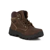 Bota acordonada marrón con suela negra de goma.