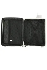 Valija rígida de color blanco con diseño de líneas horizontales, equipada con ruedas multidireccionales 360°, fuelle extensor de capacidad y candado incorporado.