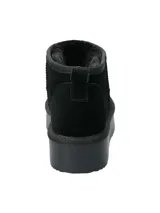 Bota corta de estilo casual, confeccionada en cuero negro con interior forrado en poliéster. Presenta una suela de plataforma de goma negra y un diseño minimalista de caña baja.