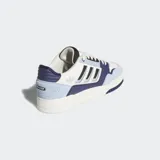 Championes Adidas Drop Step Low 2.0 de estilo urbano, con diseño de corte bajo. Presenta una combinación de colores blanco, azul claro y azul marino, con paneles de ante y piel sintética. Incluye el logo de Adidas en el lateral y en la lengüeta, con suela de goma esculpida.