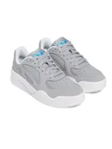 Championes Under Armour Court Anatomix Suede de color gris, con parte superior ligera y revestimientos de gamuza resistente. Cuenta con entresuela de EVA acolchada y suela exterior de goma gruesa en color blanco.