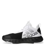 Championes de básquet Adidas Own The Game 2.0, color blanco con detalles en negro, con las tres tiras características de la marca en los laterales.