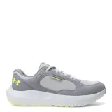 Championes Under Armour modelo Versurge, color gris con detalles en amarillo neón. Confeccionados con una combinación de malla textil y revestimientos de gamuza sintética. Cuentan con entresuela Charged Cushioning para mayor amortiguación y suela de goma para tracción.