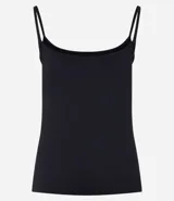 Musculosa básica de poliamida color rosa claro, con breteles finos y escote redondo.