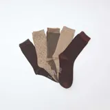 Pack de 5 pares de medias de caña media en tonos marrones y beige, con diferentes diseños: liso, a rayas y con lunares.