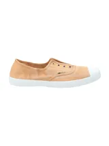 Sneakers alpargatas de algodón orgánico color tostado, sin cordones con elástico para ajuste, puntera reforzada de goma blanca y suela de caucho natural.