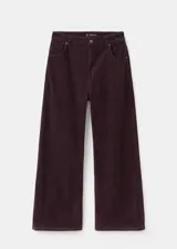 Jeans de tiro bajo y diseño wide leg, confeccionados en tejido de pana color bordó, con cierre de botón y cremallera, trabillas para cinturón y cinco bolsillos.