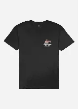 Remera negra de manga corta, con cuello redondo y pequeño estampado frontal que dice "Lost Surf Supply" con diseño de una ola en tonos retro.