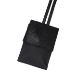 Bandolera porta celular negra con correa regulable y bolsillo interior.