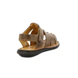 Sandalias franciscanas de cuero color sésamo para hombre, con múltiples tiras y ajuste con velcro.