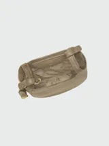 Cartera crossbody Longchamp de la línea Le Foulonné, confeccionada en cuero texturizado color verde militar, con diseño estructurado, asas superiores fijas y correa ajustable con herrajes dorados.